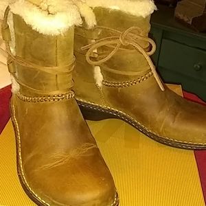 NEW UGG Caspia size 8 brown